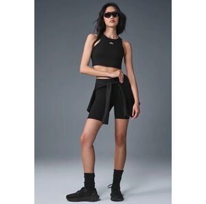 Alo 7" High-Waist Biker Short in Black Size Medium